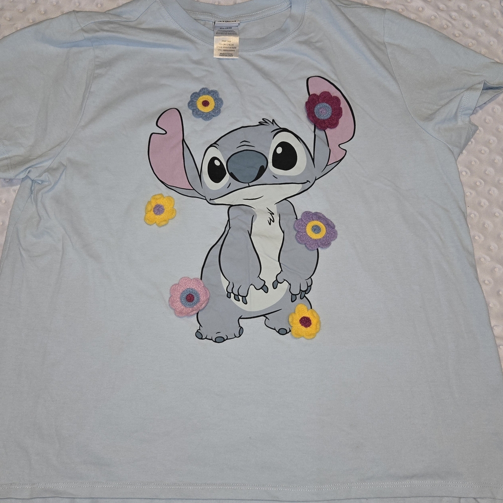 Disney Lili & Stitch Women’s Stitch with‎ Crochet Flowers T-Shirt Size XL